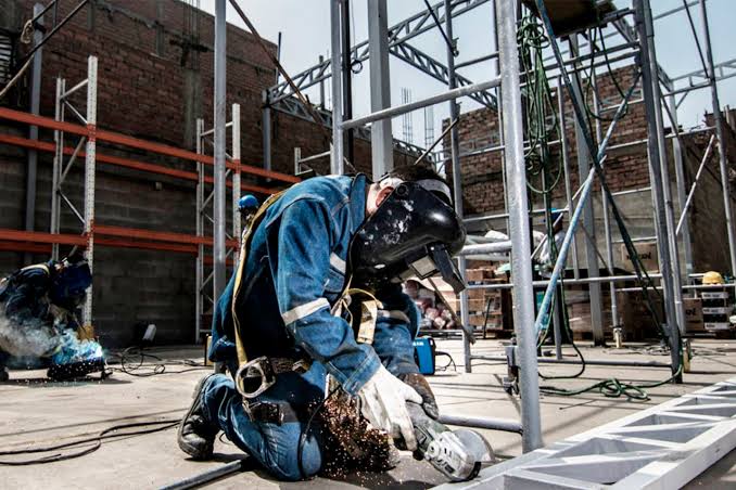 Estructuras metálicas especiales en planta industrial